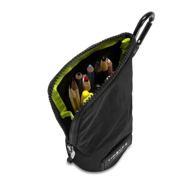 Timbuk2 Footnote – Kompakts un piespraužams penālis rakstāmpiederumiem