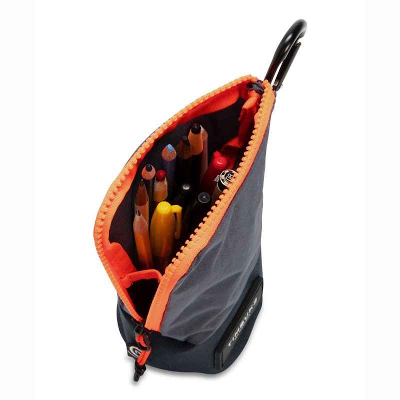 Timbuk2 Footnote – Kompakts un piespraužams penālis rakstāmpiederumiem