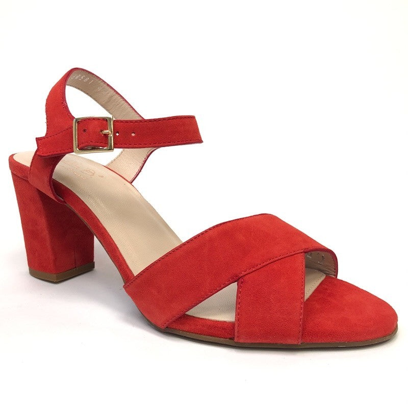 Bella B. Red Suede – Portugāļu roku darba zamšādas sandales (Lielie izmēri)