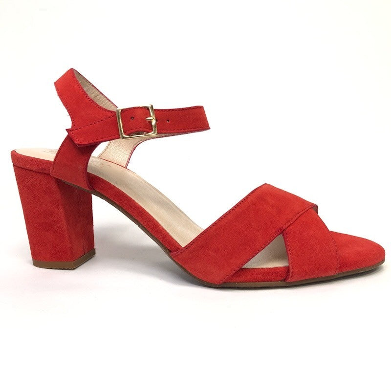Bella B. Red Suede – Portugāļu roku darba zamšādas sandales (Lielie izmēri)