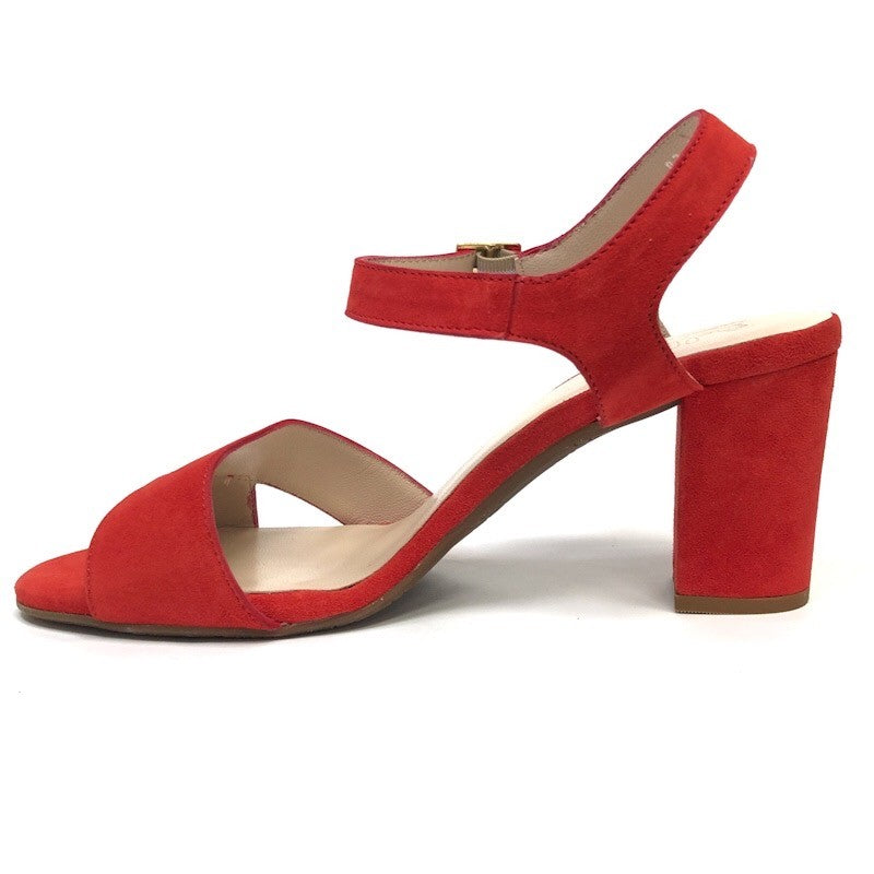 Bella B. Red Suede – Portugāļu roku darba zamšādas sandales (Lielie izmēri)