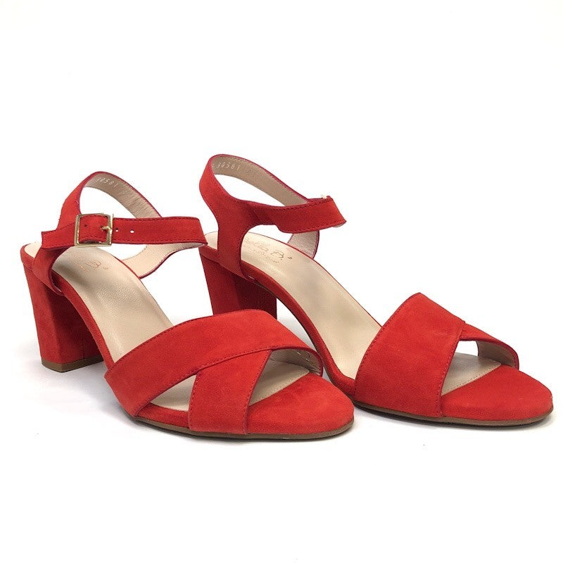 Bella B. Red Suede – Portugāļu roku darba zamšādas sandales (Lielie izmēri)