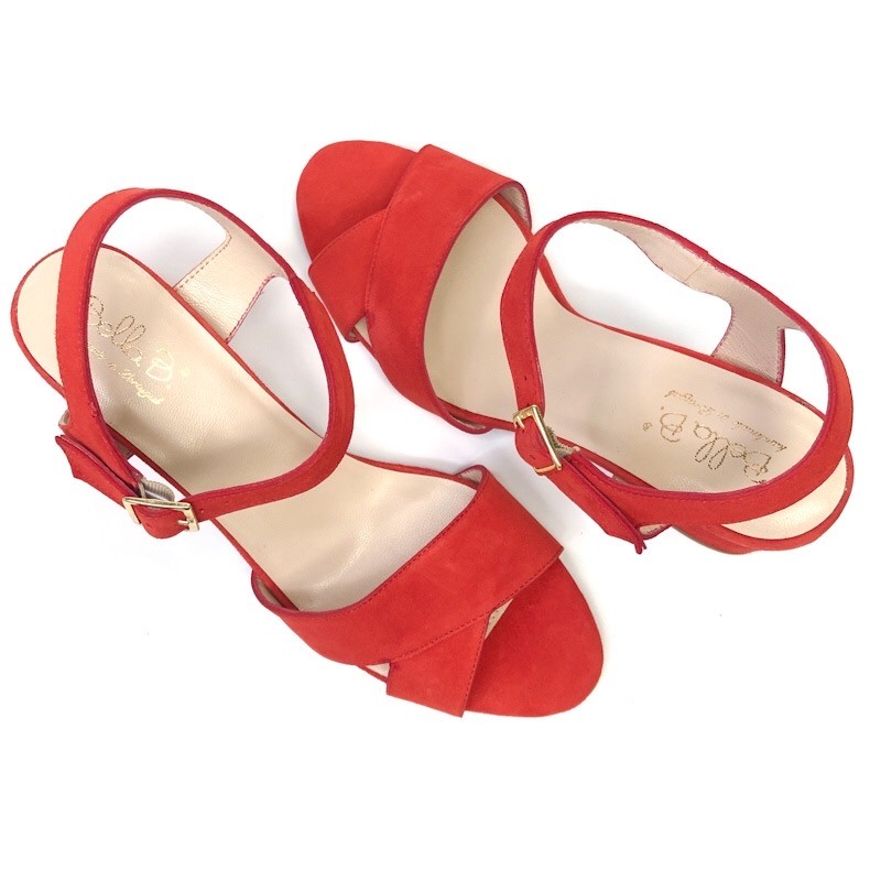 Bella B. Red Suede – Portugāļu roku darba zamšādas sandales (Lielie izmēri)