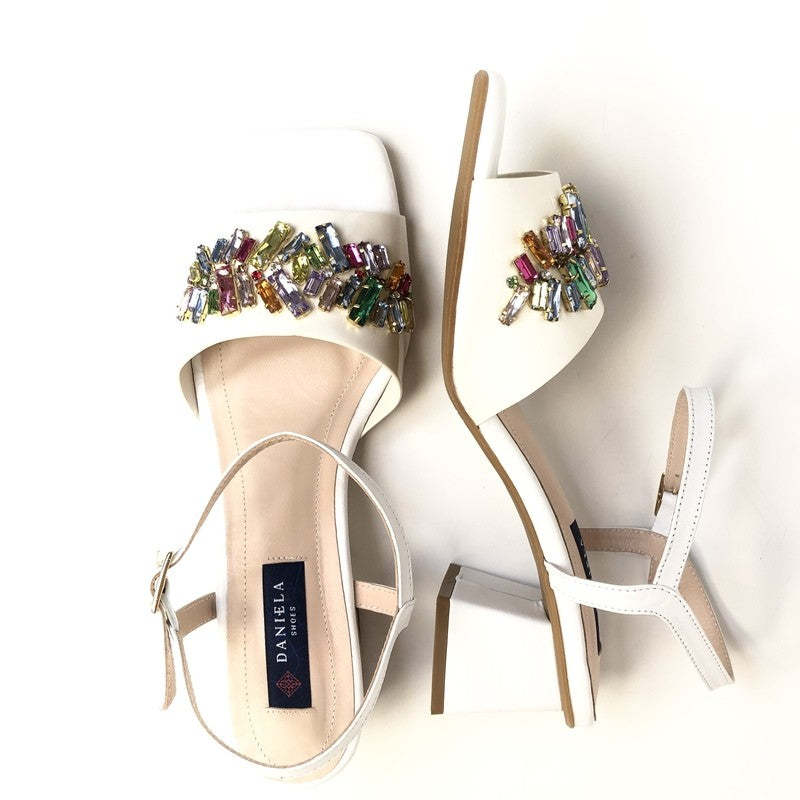 Daniela White Luxury – Portugāles roku darba ādas sandales