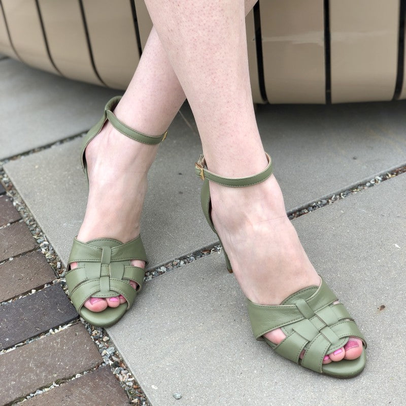 Bella B. Olive Green – Portugāļu roku darba ādas sandales