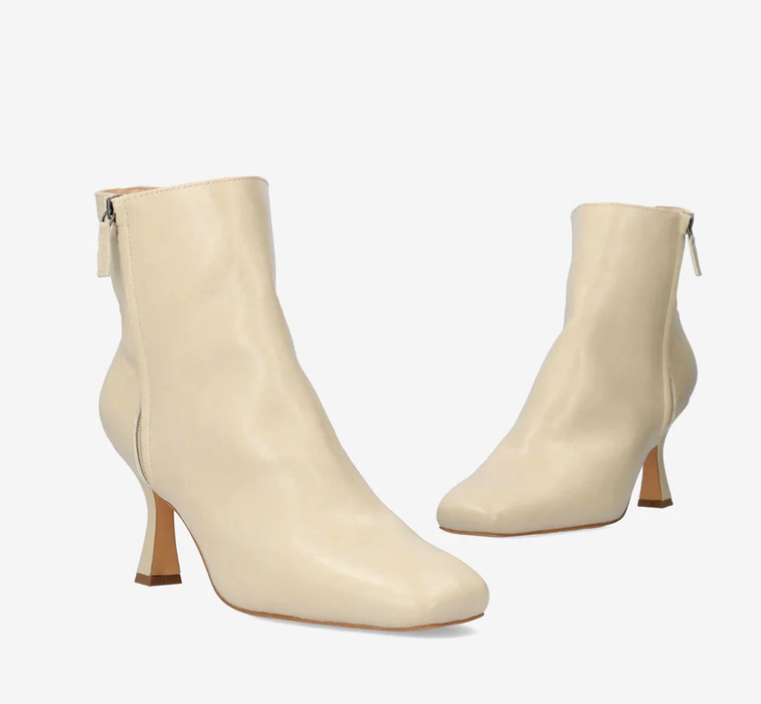 Eleganti krēmkrāsas puszābaki ar "Kitten heel" papēdi