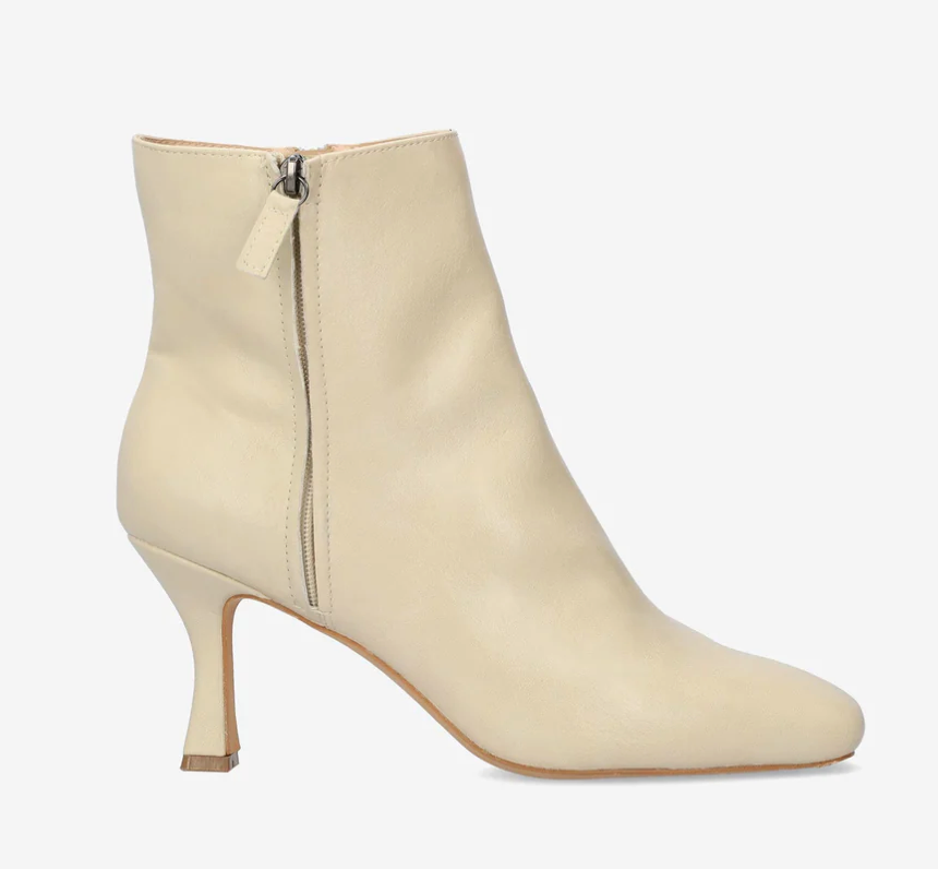 Eleganti krēmkrāsas puszābaki ar "Kitten heel" papēdi