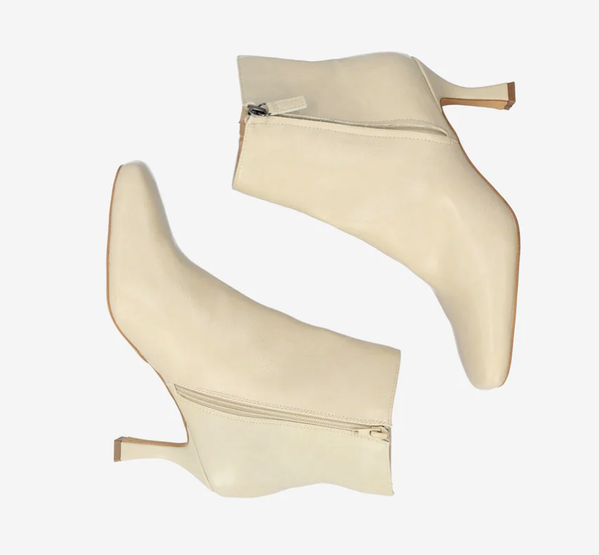 Eleganti krēmkrāsas puszābaki ar "Kitten heel" papēdi