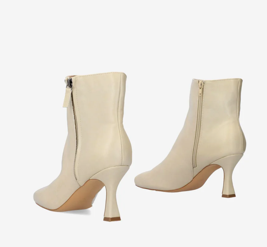 Eleganti krēmkrāsas puszābaki ar "Kitten heel" papēdi